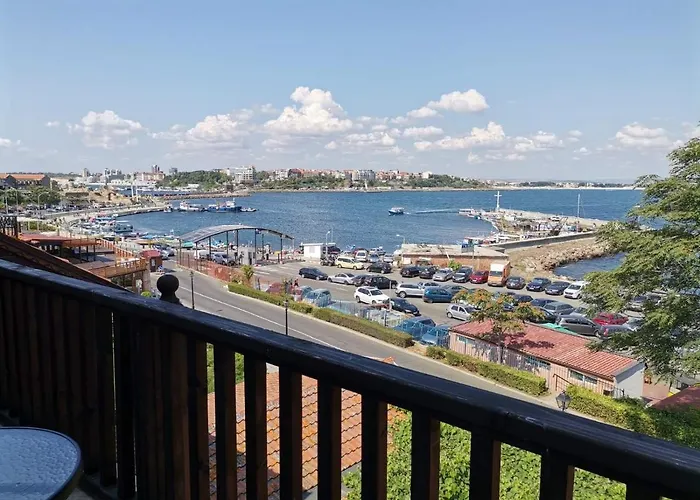 The Two Anchors منزل للإقامة نيسيبار